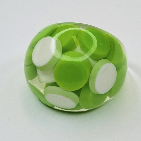 Chunky Oval Shape Resin Ring With Green and White Pill Beads Lucite Large Ring - Picture 4 of 9